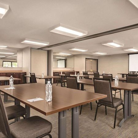 Country Inn & Suites By Radisson, Pella, Ia Bagian luar foto
