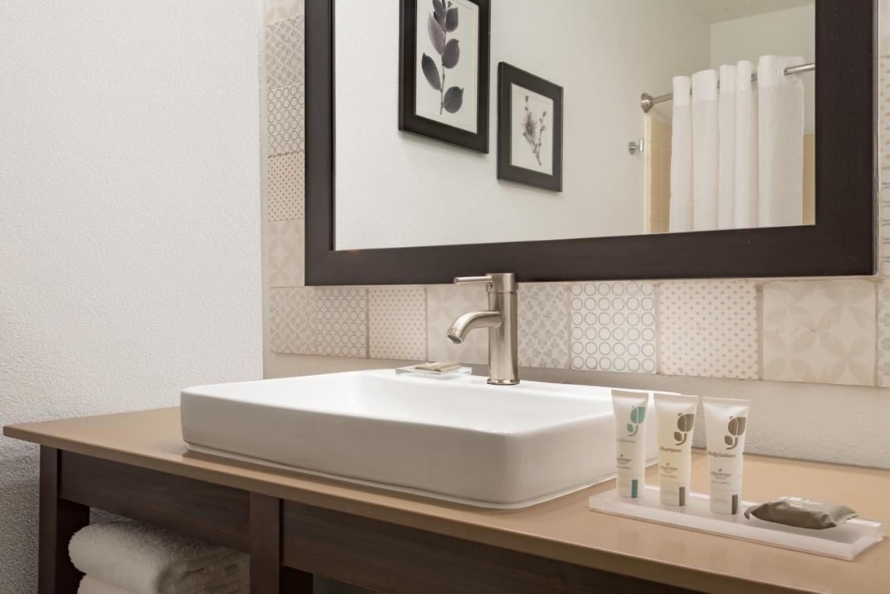 Country Inn & Suites By Radisson, Pella, Ia Bagian luar foto