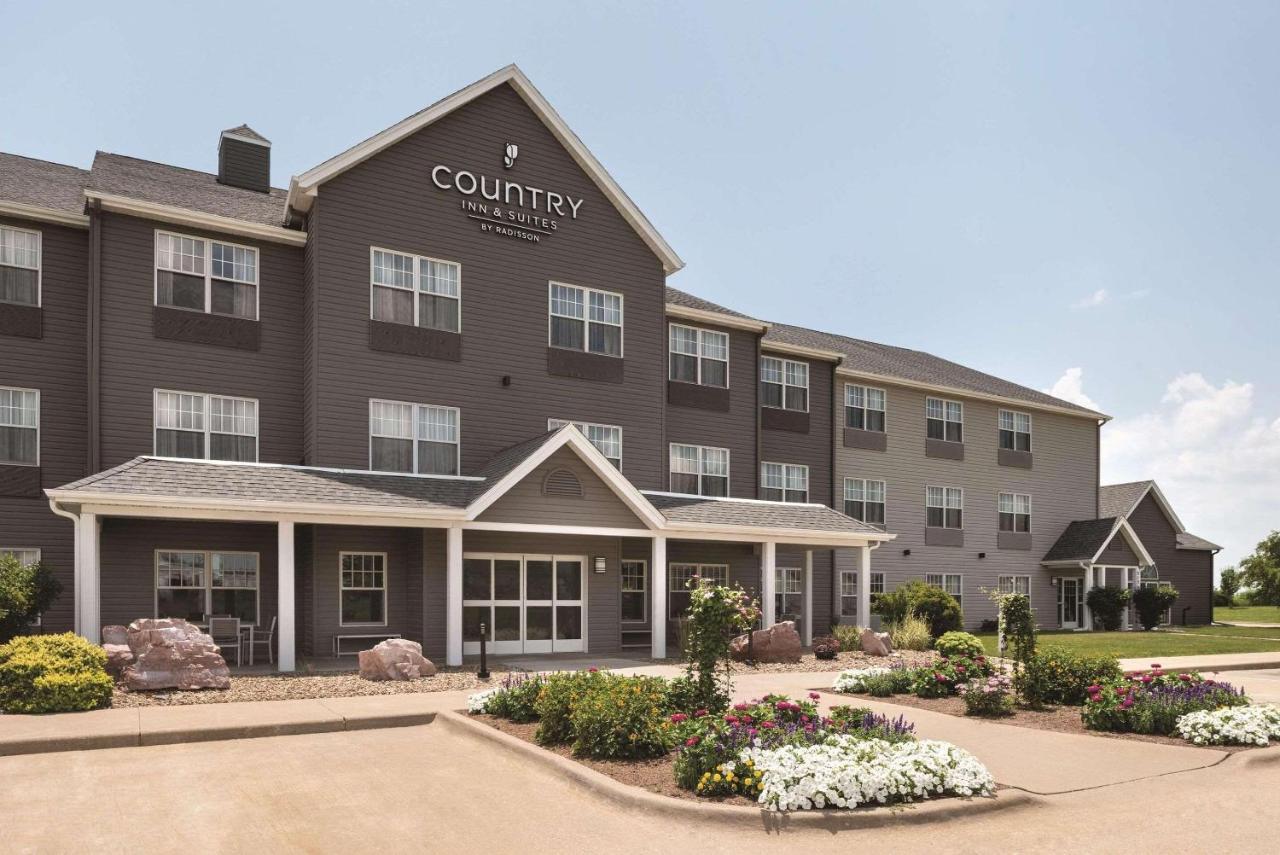 Country Inn & Suites By Radisson, Pella, Ia Bagian luar foto